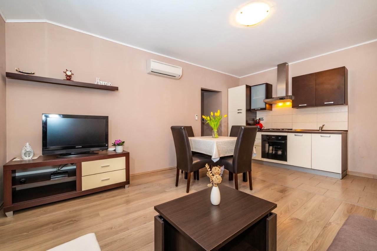Apartment Adrian Биоград-на-Мору Экстерьер фото