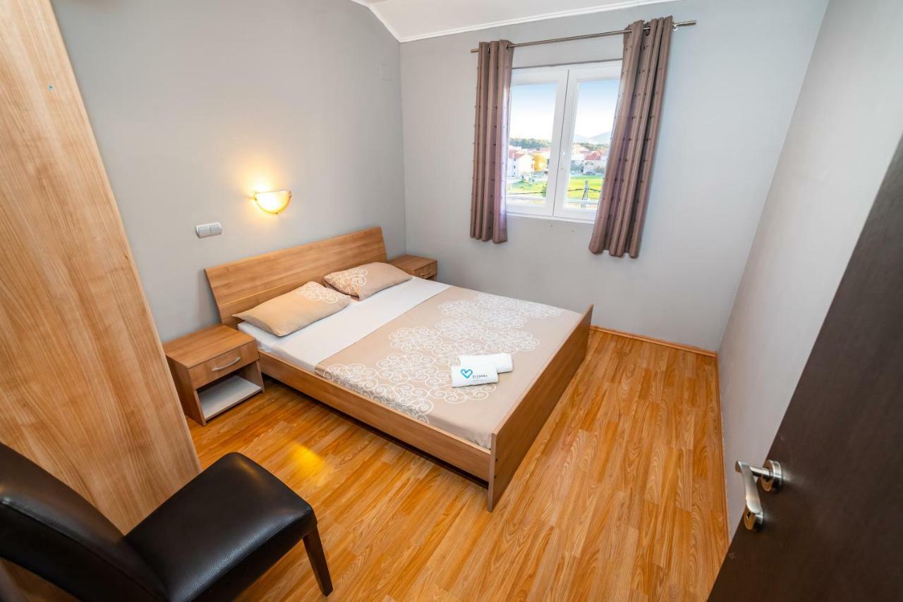 Apartment Adrian Биоград-на-Мору Экстерьер фото